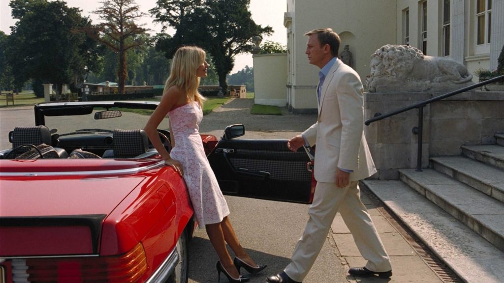 Sienna Miller as Tammy and Daniel Craig as XXXX in the iconic ending scene of Layer Cake (2004).